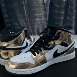 Size 8 - Jordan 1 Mid SE Metallic Gold 2020